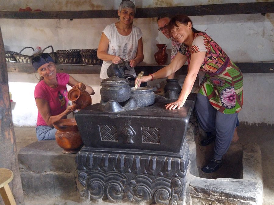 Traditional Stoves (Thap)